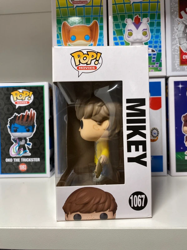 Funko POP! 1067 Mikey - The Goonies 4