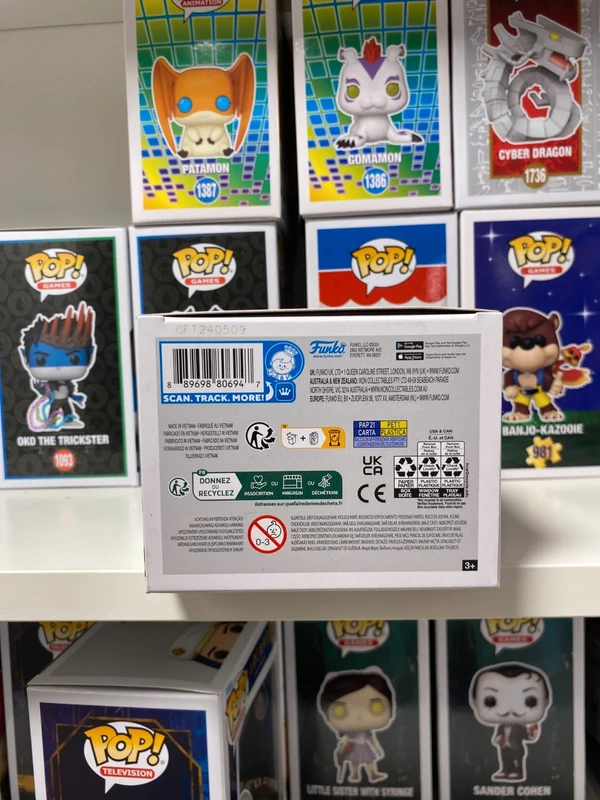 Funko POP! 1647 Elvira & Gonk 6